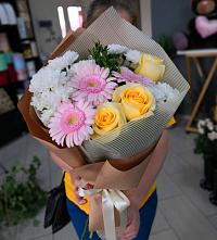 Букет цветов из:  Герберы, Розы и Хризантемы в Липецке