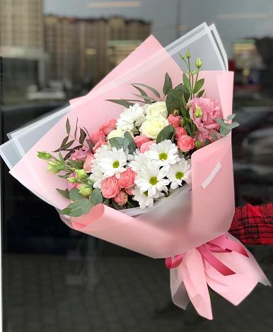 Букет цветов из: Розы, Лизиантусы и Хризантемы в Липецке
